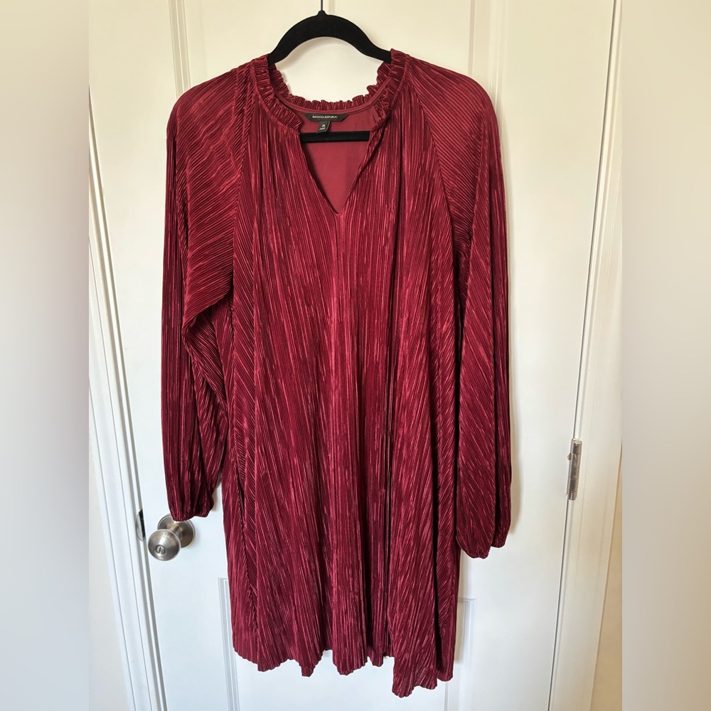 EUC Banana Republic Burgundy Bishop Sleeve Shift Dress